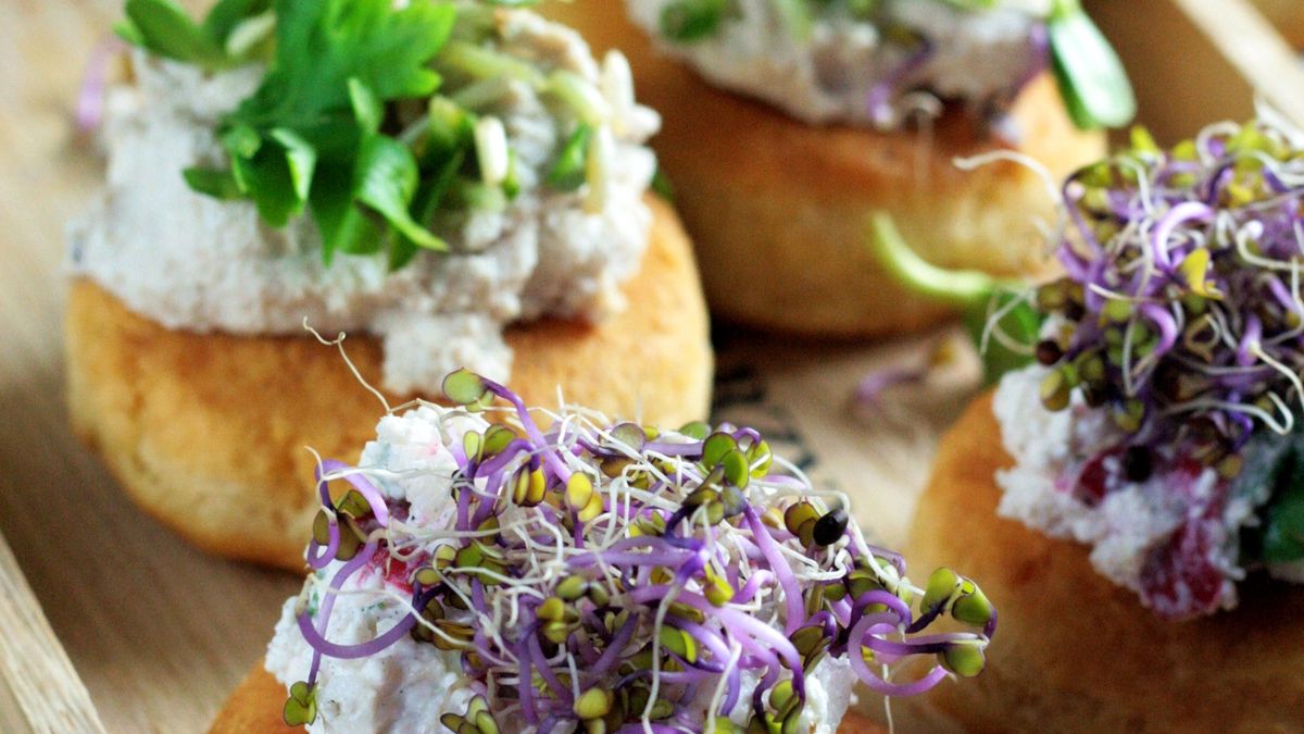 Biszkopty serowe z dodatkami. Idealne na przyjęcie w domu