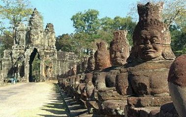 Szabrownicy kradną z Angkor zabytkowe figury