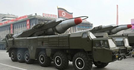 Premier Japonii alarmuje. Korea Północna może mieć pociski z bronią chemiczną