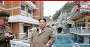 Korea Północna. Kim Dzong Un na ćwiczeniach lotniczych. Zdjęcie z żołnierzami obiegło sieć