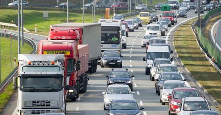 Ogromny korek w stronę Krakowa. Kolizja i roboty drogowe