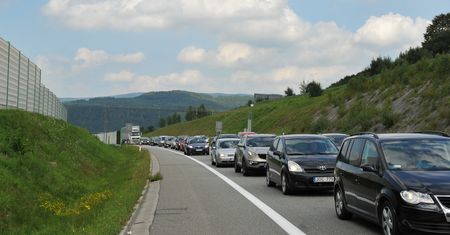 Korek na Zakopiance. 5 osób rannych w wypadku