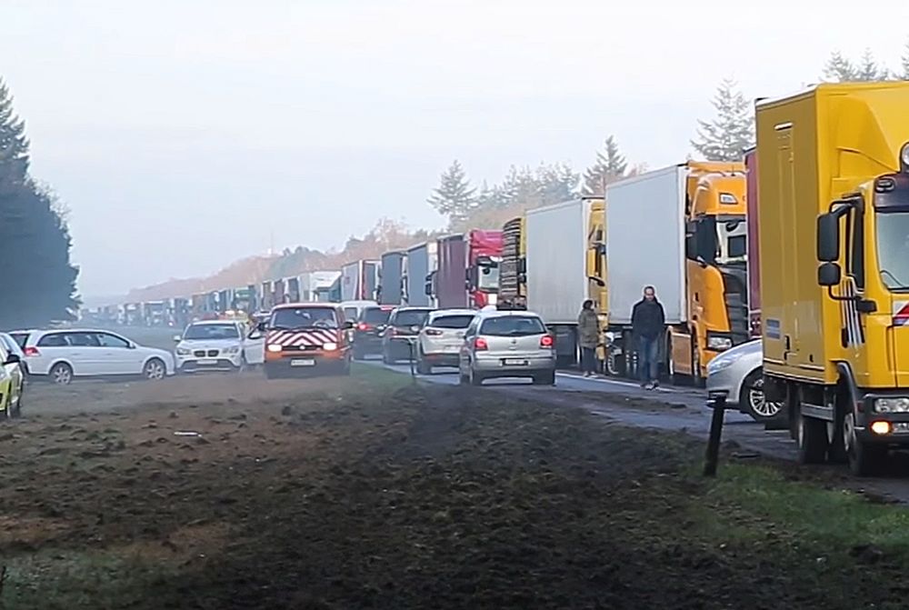 Pijany Polak zablokował autostradę w Holandii. Aresztowali go