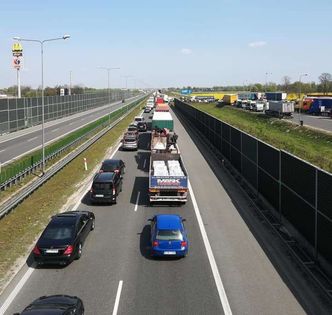 Autostrada A2 zablokowana. Taksówkarze protestują przeciw nowym przepisom