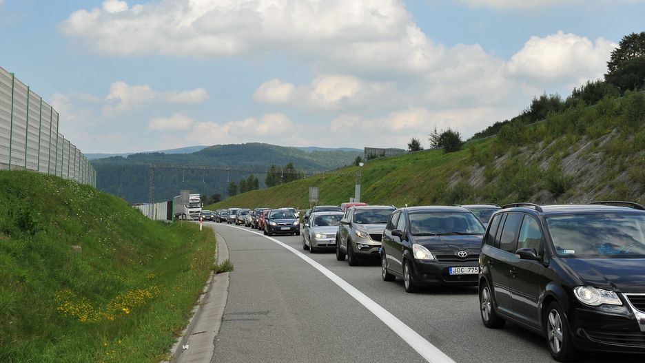 Wypadek na Zakopiance. Tworzy się korek na trasie w stronę Krakowa (zdj. ilustr.)