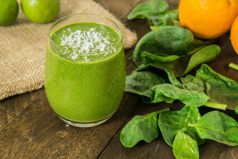 Zielone smoothie z kokosa i szpinaku