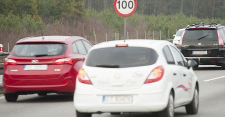 Ogranicznik prędkości będzie obowiązkowy. Oto jak działa ISA