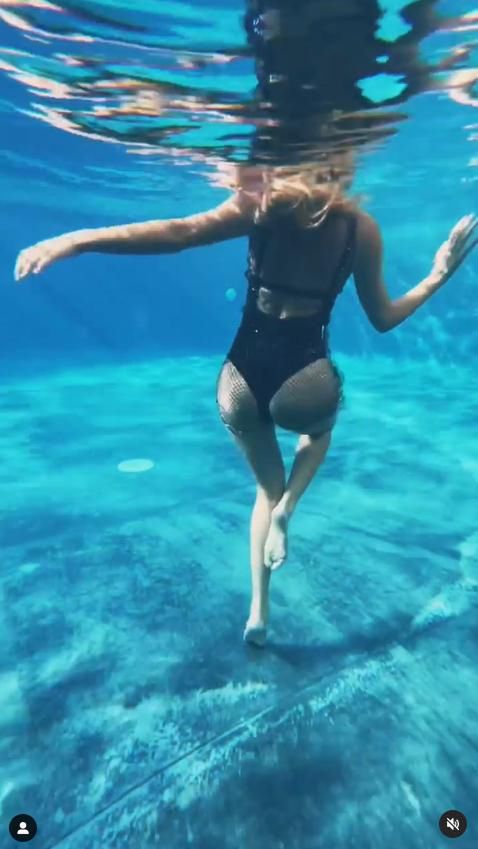Marcelina Zawadzka pozuje na basenie. Skrin Instagram