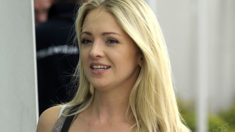 Barbara Kurdej Szatan pod studiem TVP, fot. AKPA