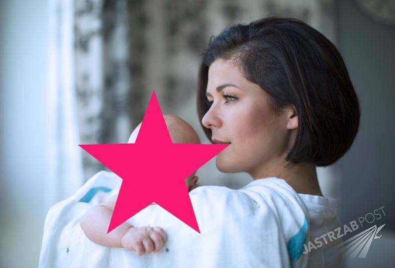 Kasia Cichopek z małą dziewczynką na rękach. To jej córeczka? [ZDJĘCIA]