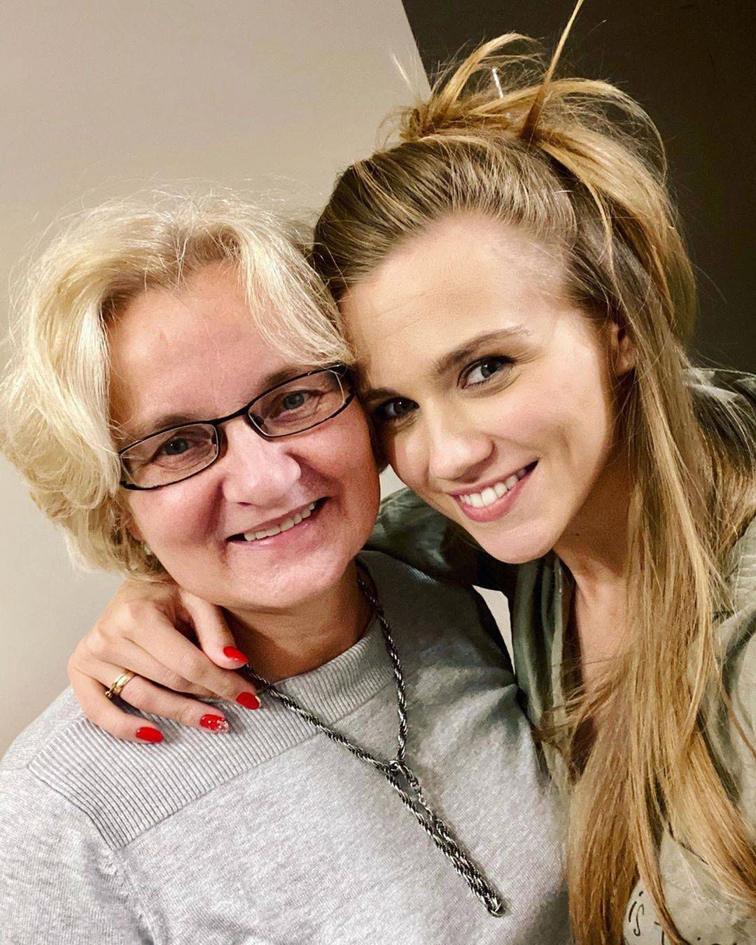 Agnieszka Kaczorowska z babcią