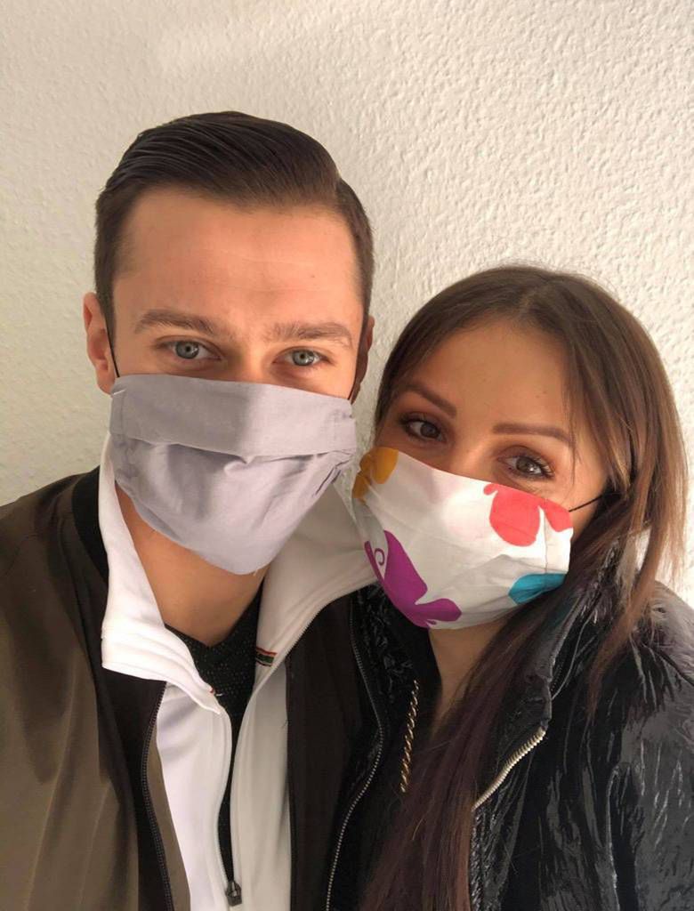 Sylwia Madeńska chroni się maseczką