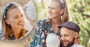 Agnieszka Kaczorowska w rozkosznej wiosennej sesji z mężem i córką. Fani piszą o drugim bobasku