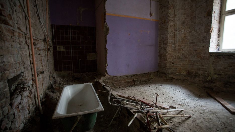 Po wielu z mieszkań przy ul Poznańskiej 14 zostały tylko ceglane ściany