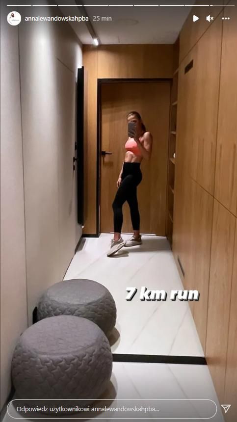 Anna Lewandowska pokazuje mięśnie brzucha