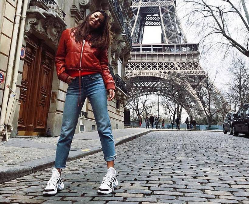 Anna Lewandowska w czerwonej skórzanej bomberce
