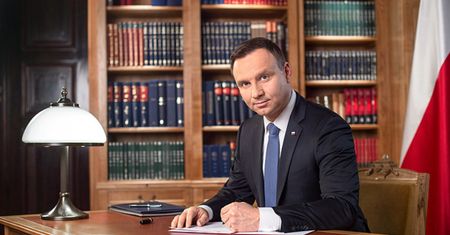 Pigułka "dzień po" zaraz na receptę. Tak zdecydował Duda