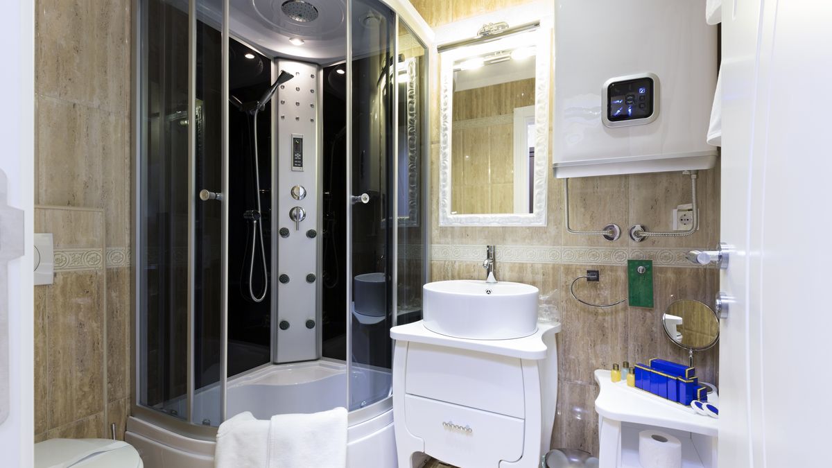 Zakup taniej kabiny z hydromasażem wydaje się korzystny do czasu pierwszej naprawy i odkrycia, że mało znany producent nie zapewnia odpowiedniego serwisu.