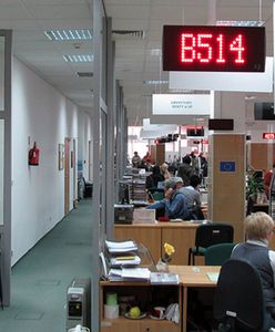 Polskie urzędy skarbowe nie pomagają Polakom w Holandii? "Wysyłanie listów za granicę jest za drogie"