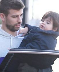 Gerard Pique odbiera syna z przedszkola