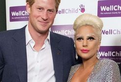 Książę Harry spotkał się z Lady Gagą! Piosenkarka zaskoczyła kreacją