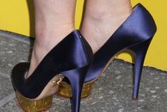 Kelly Osbourne w dużo za dużych butach