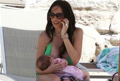 Tamara Ecclestone karmi córkę na plaży!