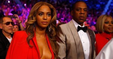 Beyonce z dekoltem do pępka na walce stulecia