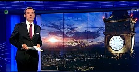 "Wiadomości": logo programu Polsatu w informacyjnym serwisie TVP