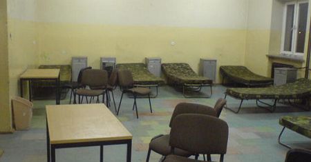 Studenci stłoczeni w 10-osobowych pokojach w akademiku