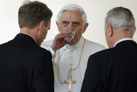 Papież honorowym kiperem wina