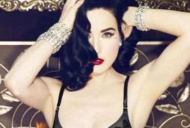 Królowa striptizu kusi nową kolekcją!