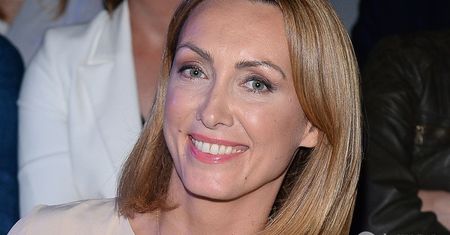 Tak odważnego selfie Anna Kalczyńska jeszcze nie miała. Pozuje w bikini i "kapciach Joli Rutowicz". Zdjęcie już usunęła z profilu