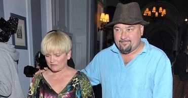 Katarzyna Figura i Kai Schoenhals walczą o córki!