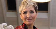 Magda Steczkowska zestawiła jedwabną sukienkę z zamszowymi kozakami. Dobre połączenie? [zdjęcia]