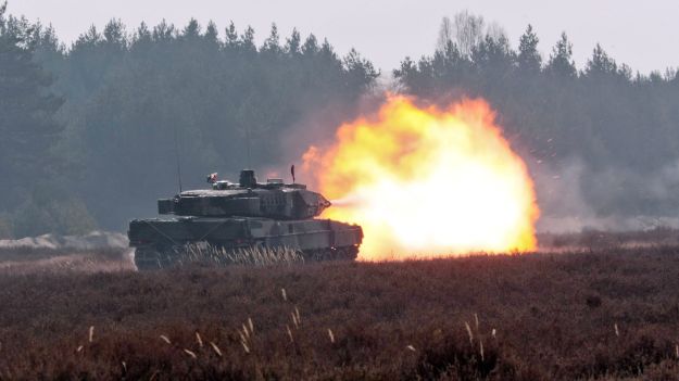 Żołnierze z 34 Brygady Kawalerii Pancernej z Żagania uczestniczą, w szkoleniu poligonowym z wykorzystaniem czołgów Leopard 2A5.