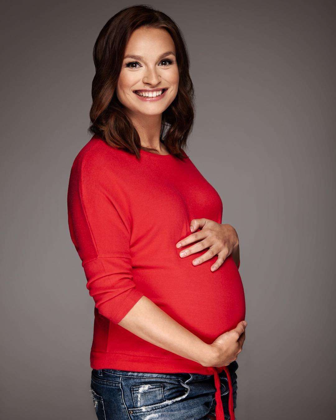 Ania Starmach przed porodem pokazała duży ciążowy brzuch