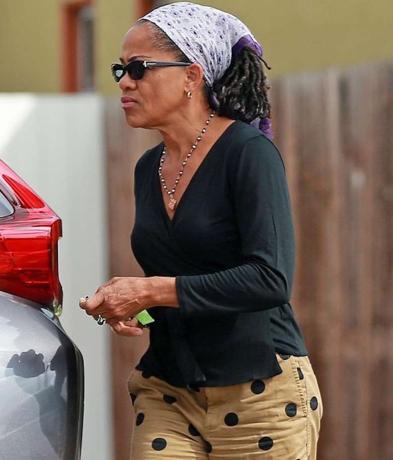 Matka Meghan Markle – Doria Ragland – na co dzień wygląda jak ikona stylu