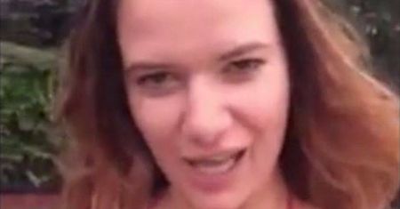 Karolina Malinowska w baaardzo skąpym bikini robi... splasha! [wideo]