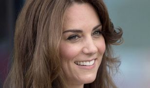 Skromna księżna Kate zachwyciła Brytyjczyków. W takim stroju wygląda lepiej?