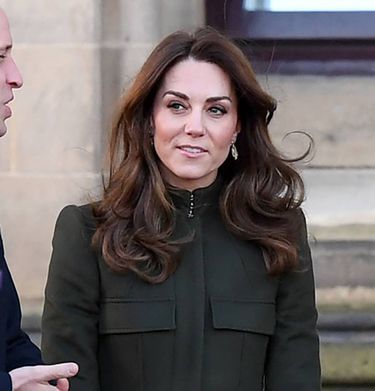 Księżna Kate na spotkaniu w Bradford - fryzura i makijaż