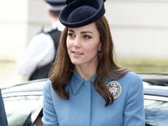 Kate Middleton wraca do niebieskiego