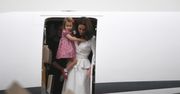 Kate i William z dziećmi wychodzą z samolotu WIDEO