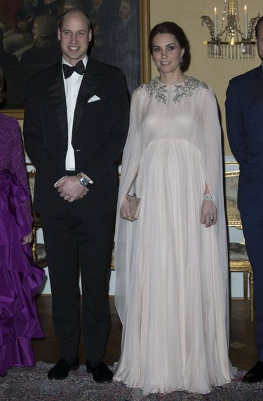 Księżna Kate w Oslo

kreacja: Alexander McQueen