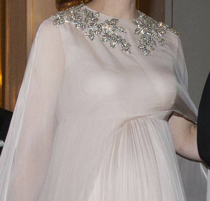 Księżna Kate w Oslo

kreacja: Alexander McQueen