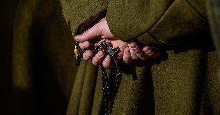 Kapelani zatrudnieni w skarbówce. Wiemy ile nas kosztują