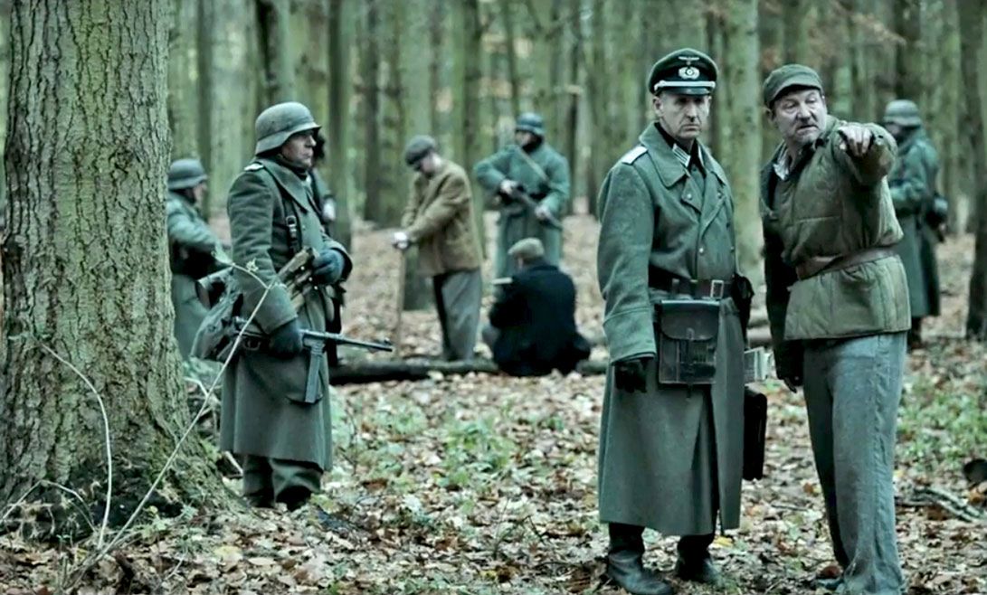 Mord katyński z perspektywy angielskiej prowincji. Recenzja filmu "Katyń – Ostatni świadek"