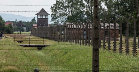 Były SS-man “niczego nie żałuje”. Głośno neguje Holokaust. Właśnie usłyszał zarzuty