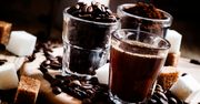 "Ekspresso" i "czarna kawa" - te błędy popełniają Polacy w kawiarni