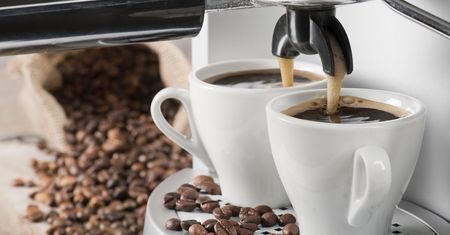 Chcesz serwować kawę jak prawdziwy barista? Pomoże ci w tym expres do kawy!